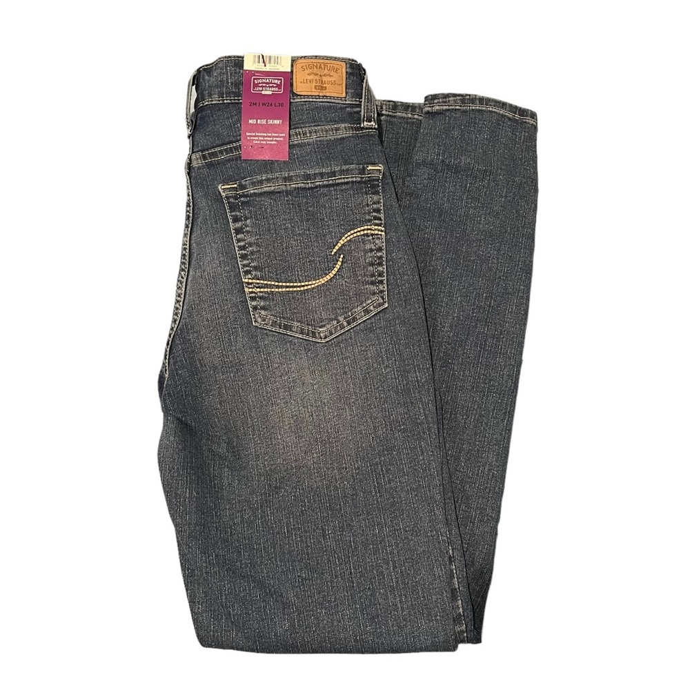 Signature Levi Strauss Gold Women’s Mid Rise Skinny Jean Size 26 x 30 Dark Rinse